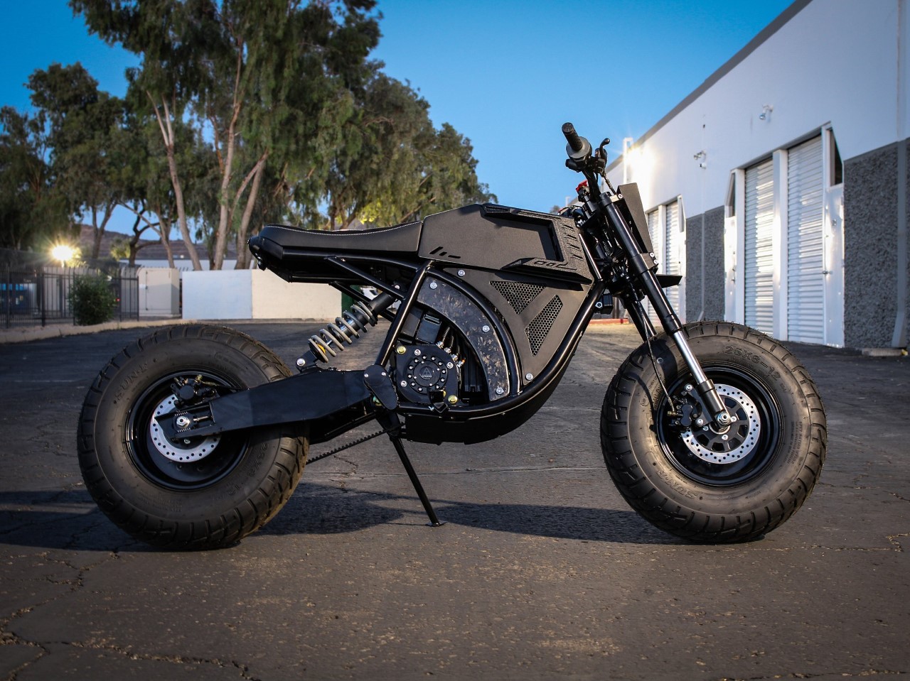 1747946361 766 Decouvrez le Monstre Electrique Post Apocalyptique Le Droog X Volcon - plare.