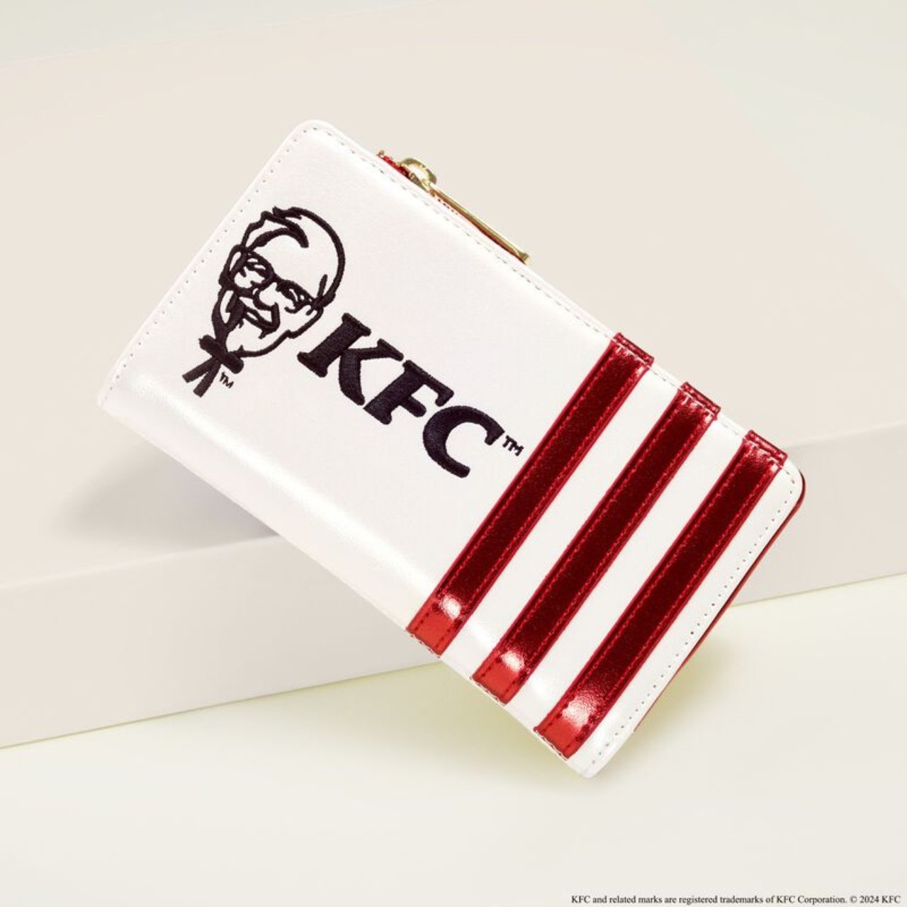 1747991829 785 Decouvrez les sacs KFC Le merchandising de poulet frit - plare.