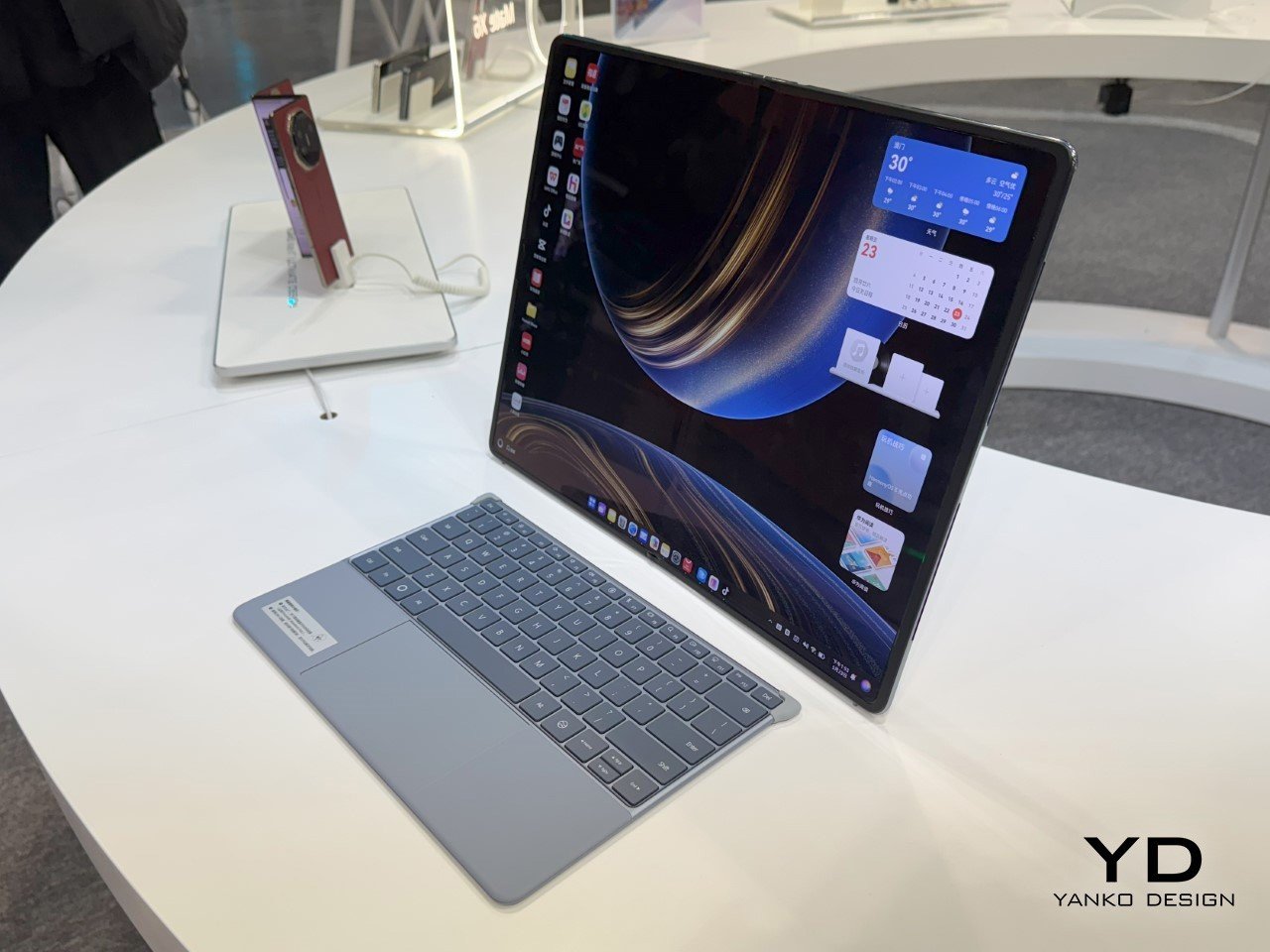 1748007306 563 Decouvrez le Nouvel Ordinateur Portable Pliable de Huawei Une - plare.