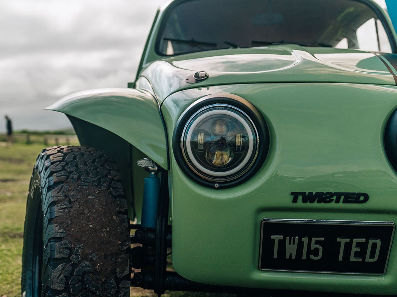 1748201486 861 Incroyable Transformation Le VW Beetle Classique Se Lance dans - plare.