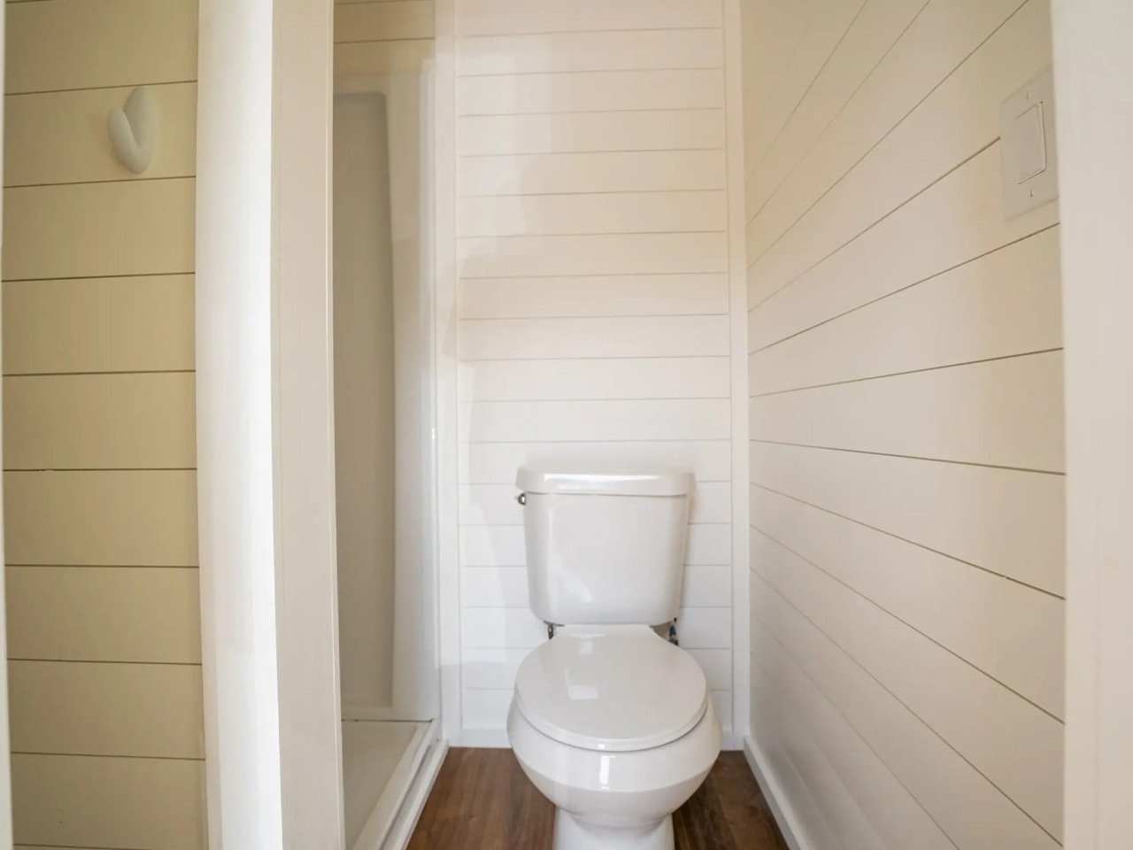 1748261264 384 Decouvrez cette Tiny House Abordable Parfaite pour Airbnb Bureau - plare.
