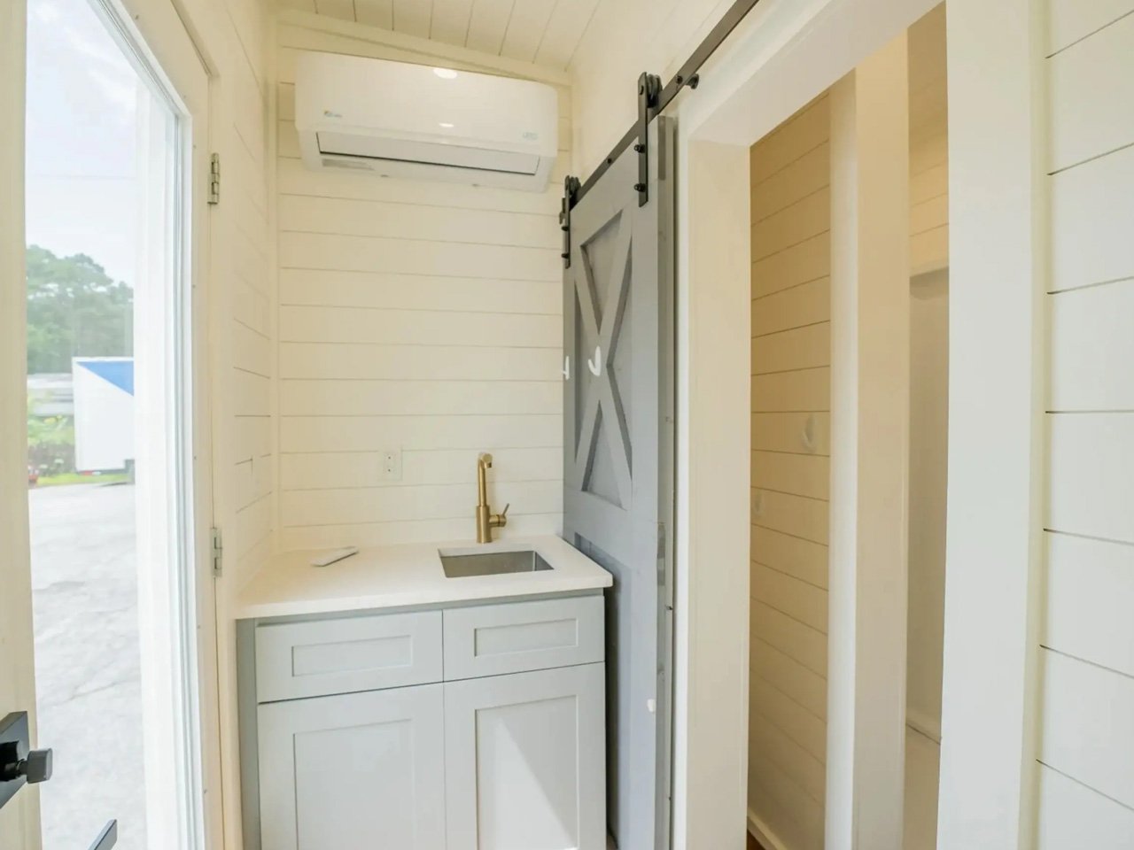 1748261264 499 Decouvrez cette Tiny House Abordable Parfaite pour Airbnb Bureau - plare.