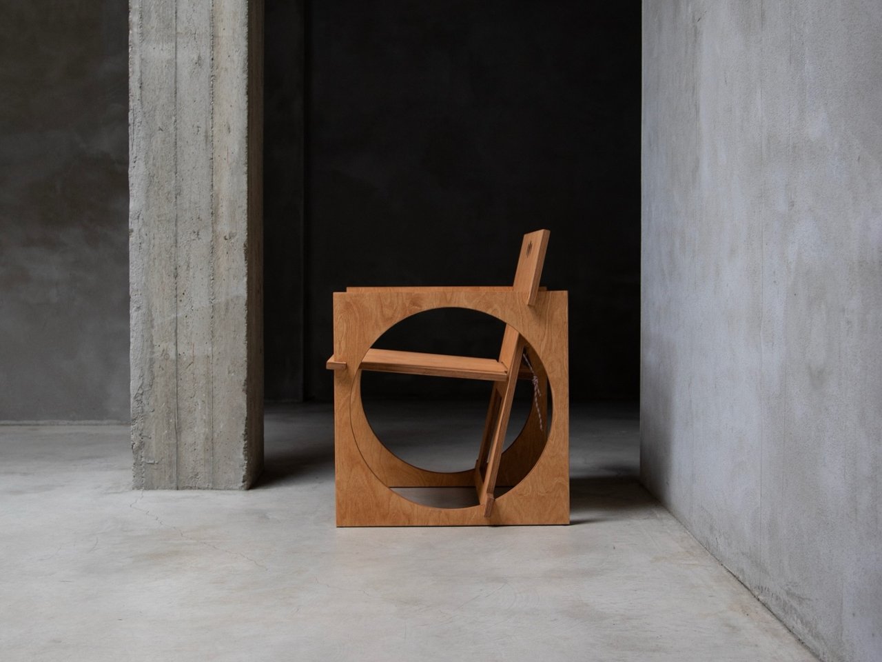 1748353538 139 Decouvrez le Fauteuil en Bois a Monter Une OEuvre - plare.