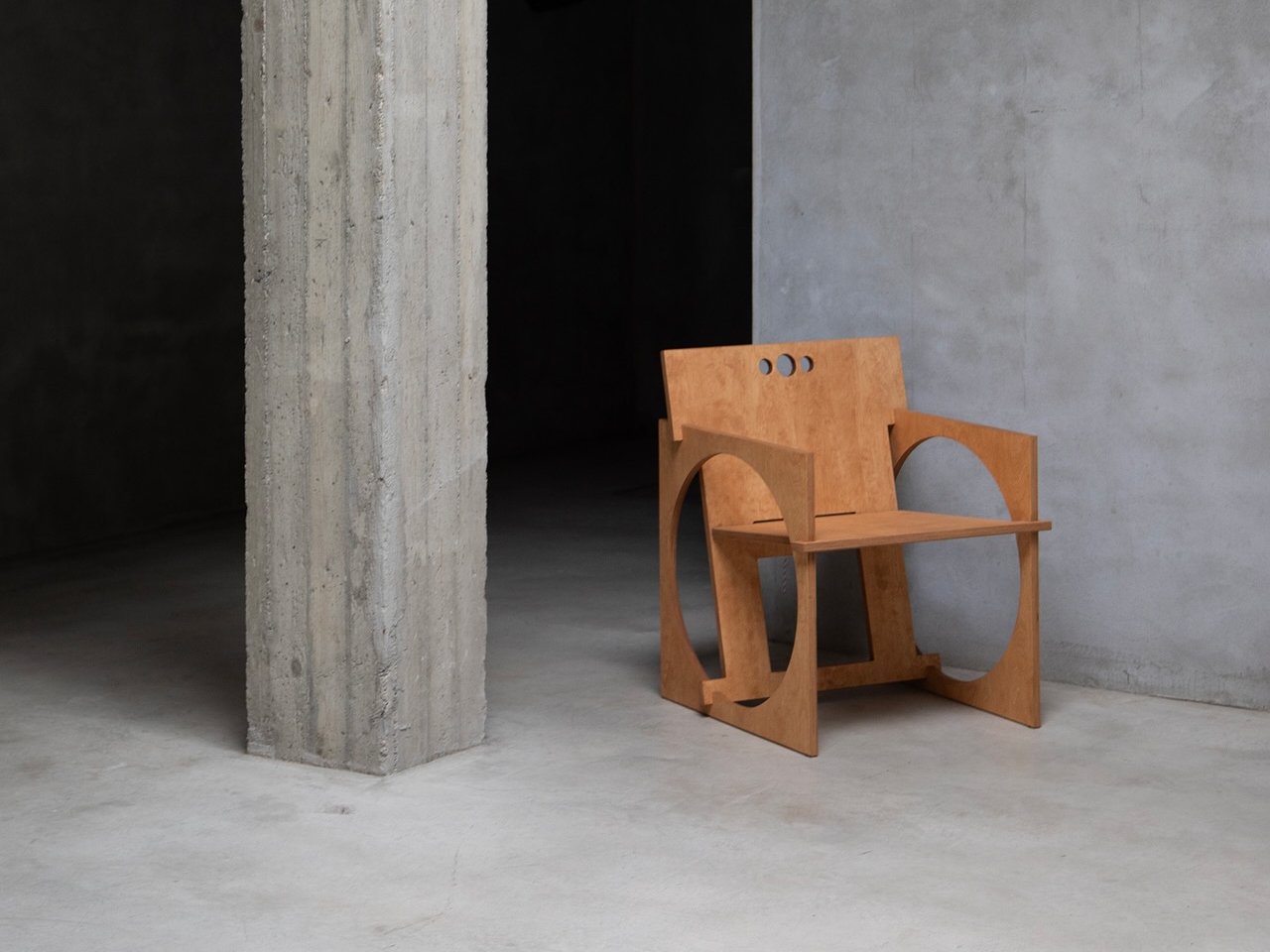 1748353538 142 Decouvrez le Fauteuil en Bois a Monter Une OEuvre - plare.