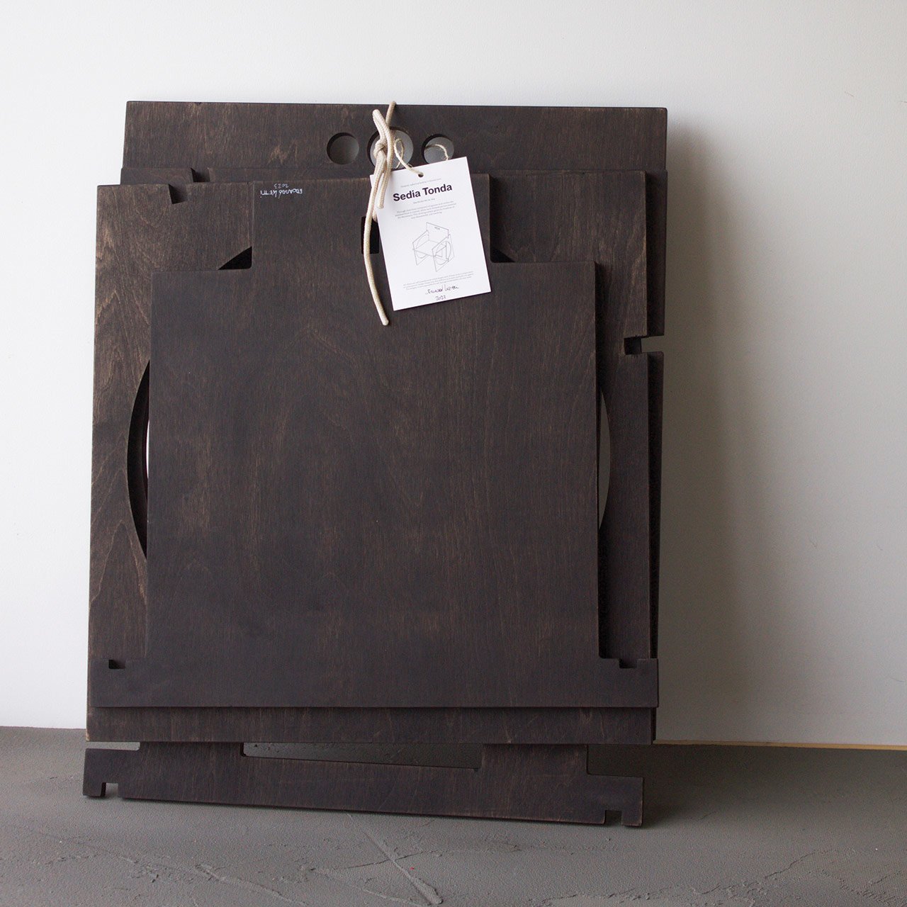 1748353538 286 Decouvrez le Fauteuil en Bois a Monter Une OEuvre - plare.