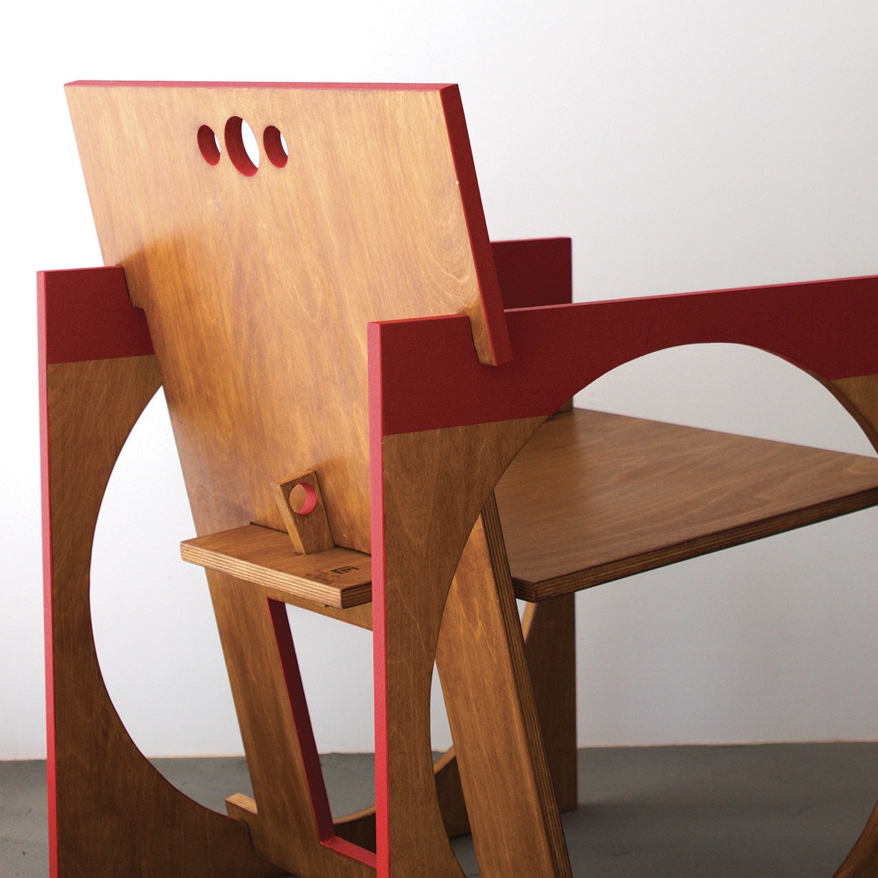 1748353538 430 Decouvrez le Fauteuil en Bois a Monter Une OEuvre - plare.