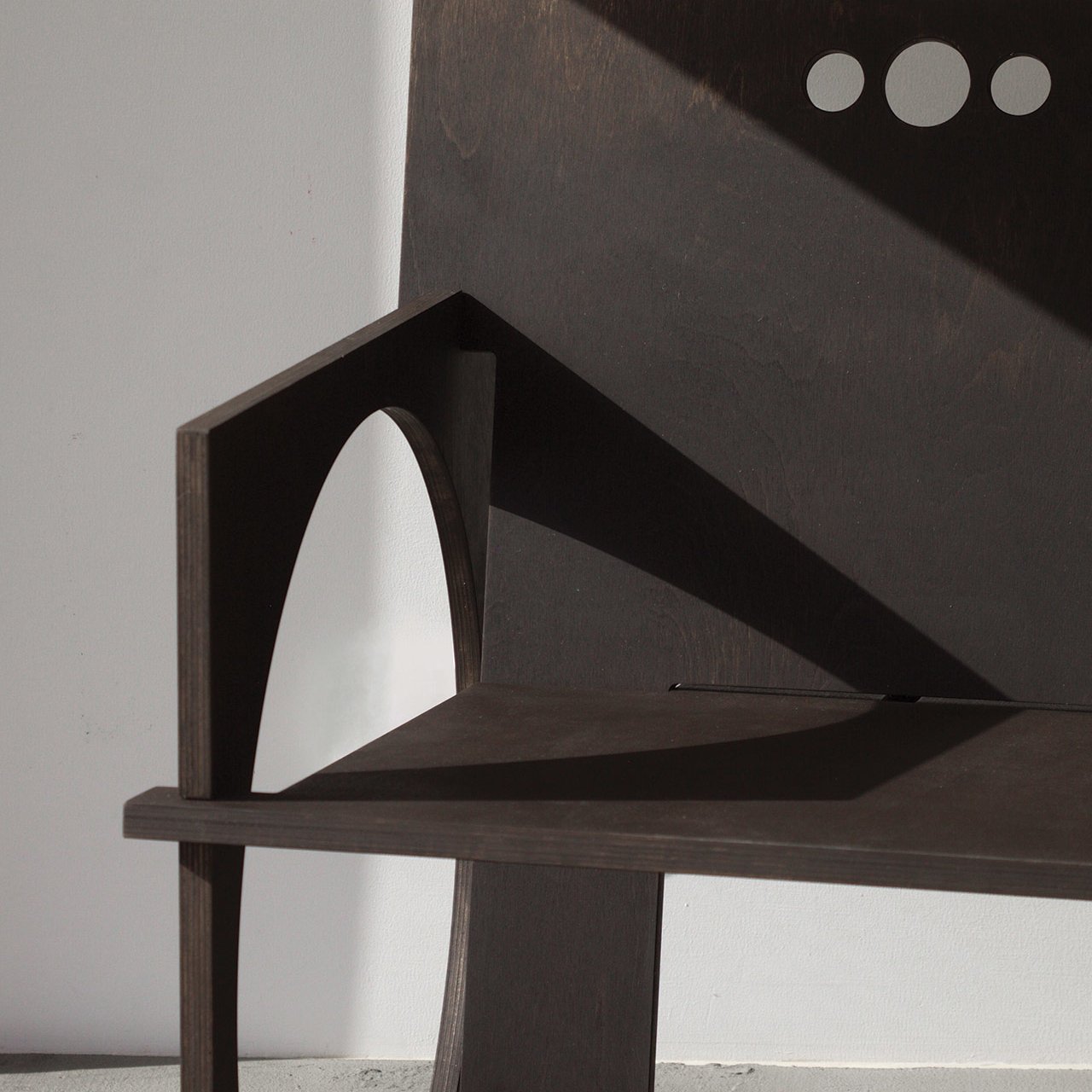 1748353538 448 Decouvrez le Fauteuil en Bois a Monter Une OEuvre - plare.