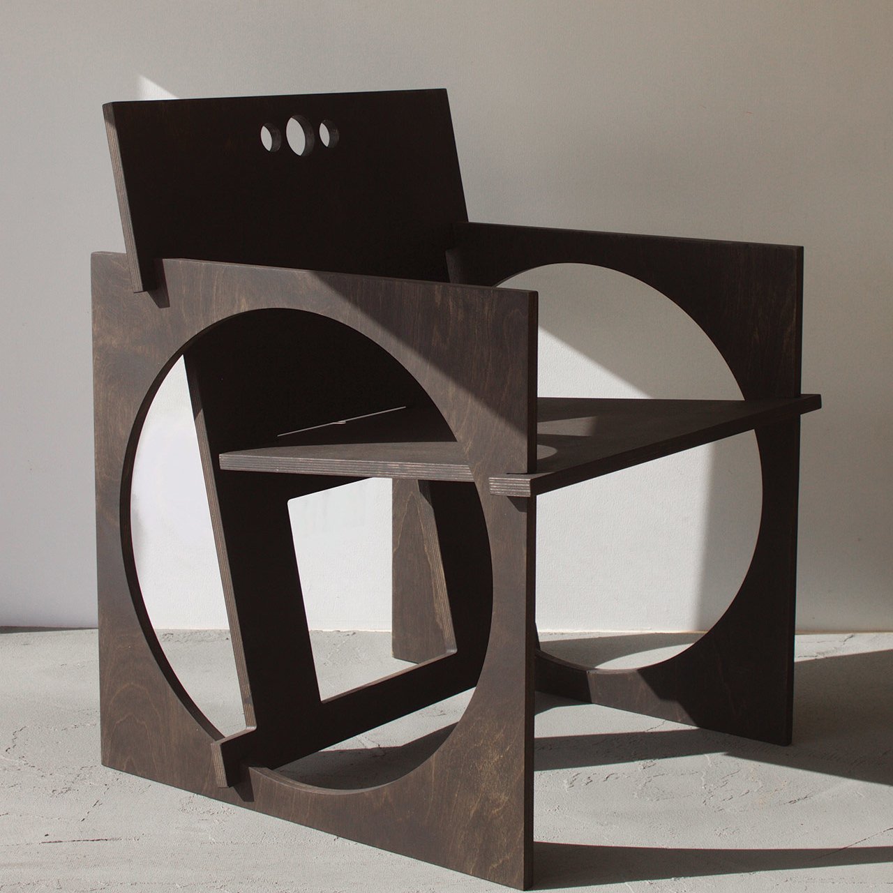 1748353538 688 Decouvrez le Fauteuil en Bois a Monter Une OEuvre - plare.