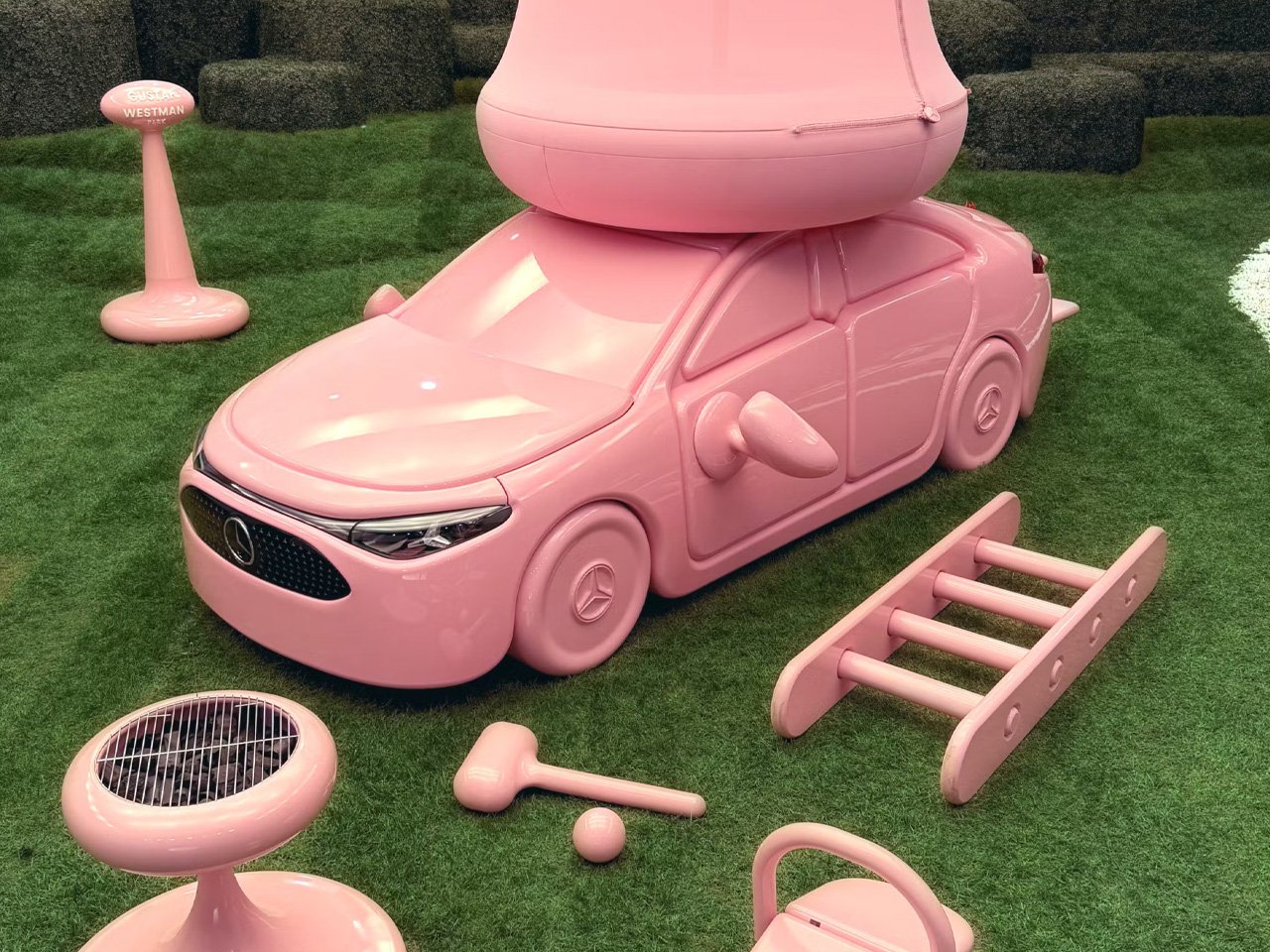 1748548172 845 Decouvrez le Concept Mercedes Benz CLA Tout en Rose LEscapade - plare.