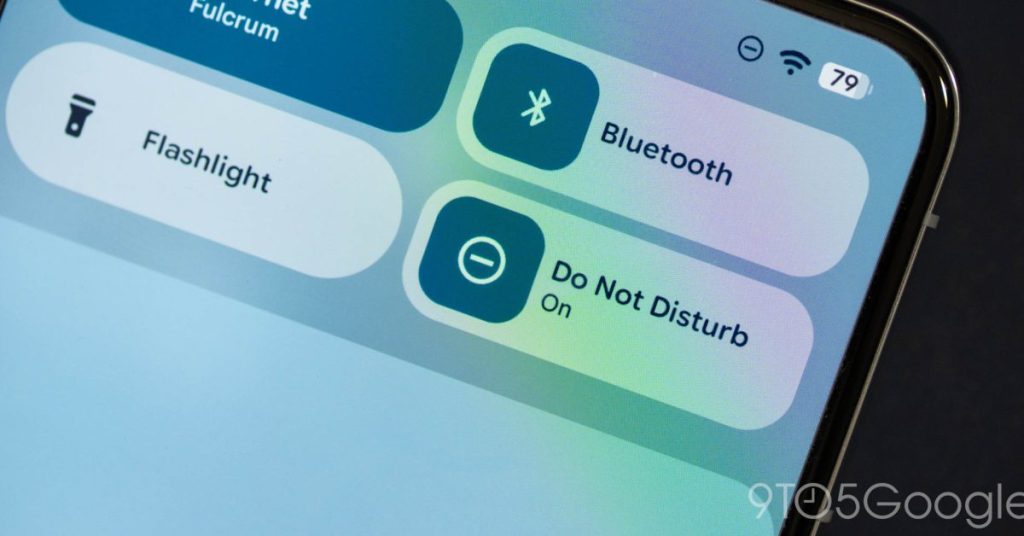 Android 16 réintroduit le bouton de mode silencieux d'un simple geste pour une tranquillité instantanée