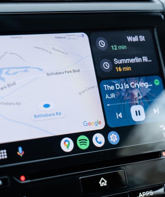Android Auto : thème clair presque prêt avec un aperçu captivant de la galerie