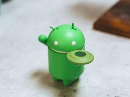 Android trackers obtiennent le support UWB ce mois-ci, révolutionnant le suivi des bagages en avion