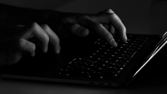 Apple warns iPhone users in 100 countries that they are victims of spyware - plare.