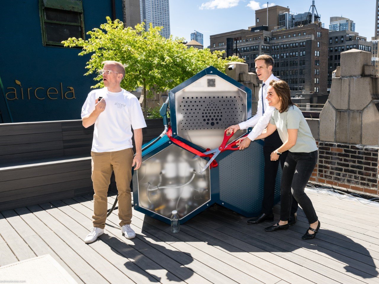Cette Machine Revolutionnaire Transforme Air en Essence Un Brutal - plare.