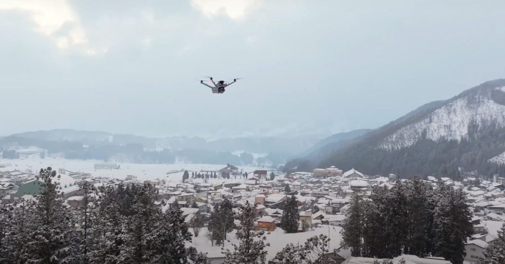 DJI drone informe les skieurs et détecte les avalanches à distance grâce à une technologie avancée