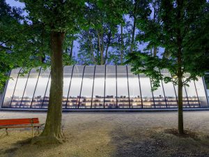 Decouvrez Comment Cette Bibliotheque Transparent Innovante et Portable Reinvente lInfrastructure - plare.
