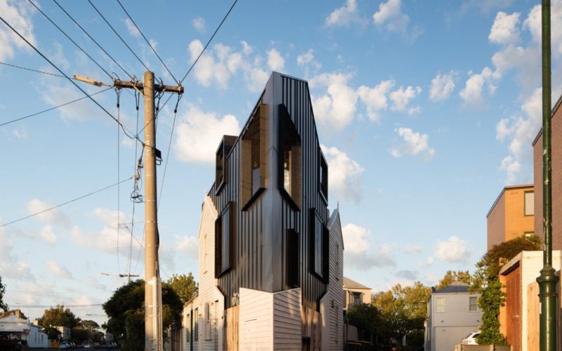 Decouvrez Comment la Maison Triangulaire Reinvente lUrbanisme Durable et Inspire - plare.