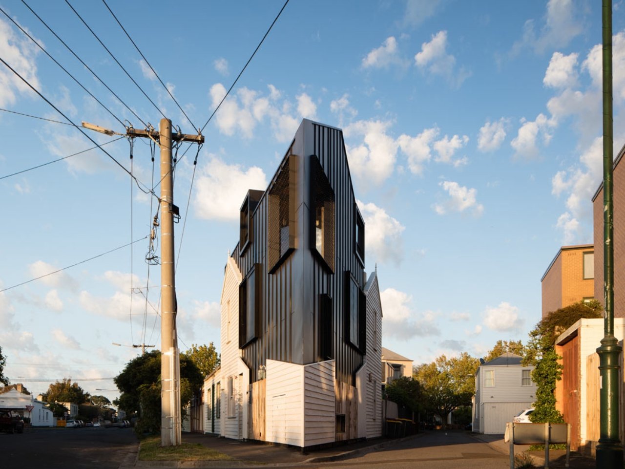 Decouvrez Comment la Maison Triangulaire Reinvente lUrbanisme Durable et Inspire - plare.