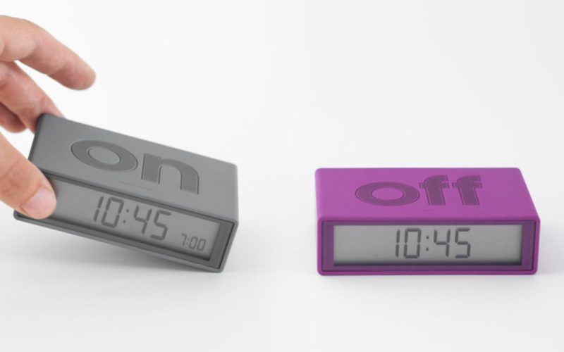 Decouvrez Comment le Flip Alarm Clock Revolutionne Votre Matinee en - plare.