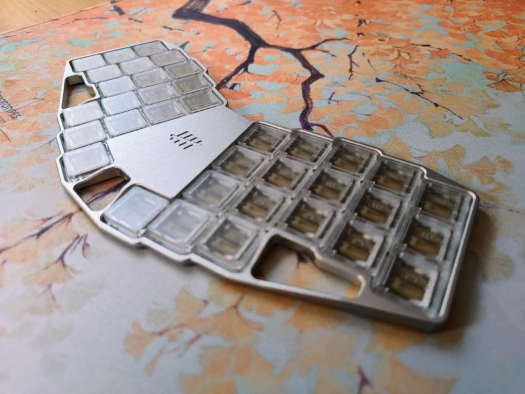 Découvrez le Clavier Ultra-Slim Cyberpunk : 37 % Plus Fin que le Magic Keyboard d’Apple !