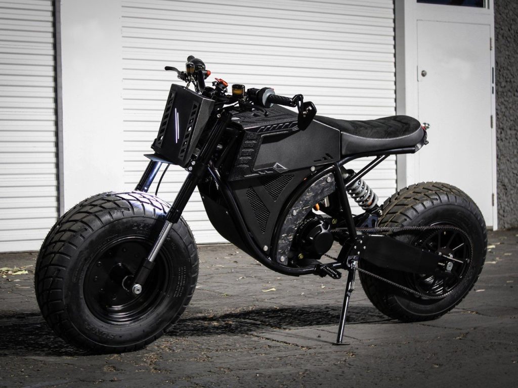 Découvrez le Monstre Électrique Post-Apocalyptique : Le Droog X Volcon Grunt, Votre Nouvelle Monture Légale sur Route!