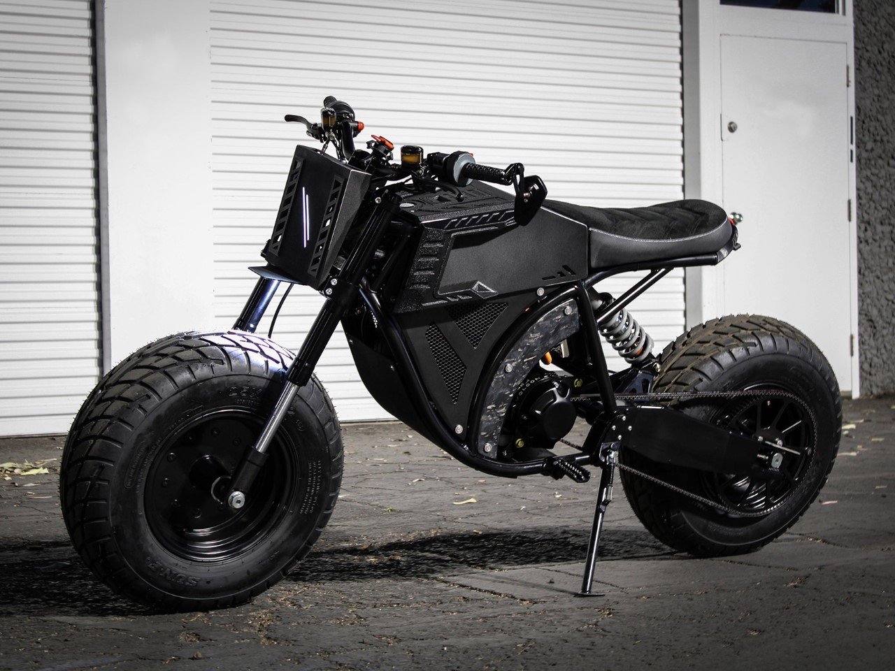 Decouvrez le Monstre Electrique Post Apocalyptique Le Droog X Volcon - plare.