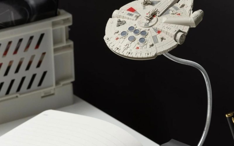Eclairez Votre Espace avec la Lampe Poseable Millennium Falcon - plare.