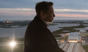 Elon Musk SpaceX 1000x600 - plare.