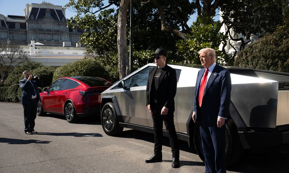 Elon Musk Trump Tesla White House 1 - plare.
