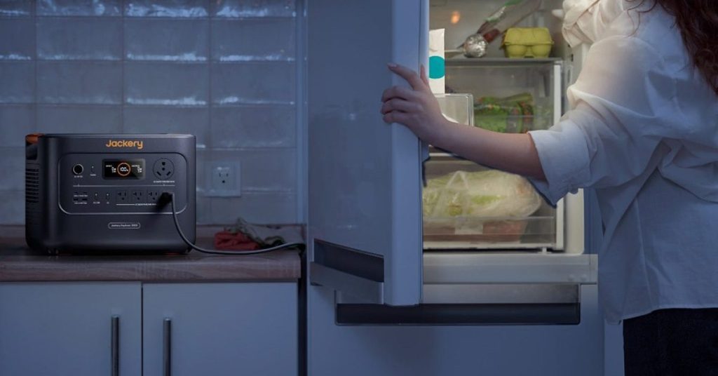 Profitez d’une remise exclusive de 800 € sur le Jackery Explorer 3000 v2, une station d’énergie portable haut de gamme. Cette offre exceptionnelle vous permet d’acquérir ce générateur solaire puissant à un prix avantageux. Idéal pour le camping, les activités de plein air ou comme solution d’urgence domestique, le Jackery Explorer 3000 v2 offre une capacité de 3024 Wh et une puissance de 3000 W. Sa recharge rapide en 1,8 heure et son design compact le rendent pratique et efficace. Ne manquez pas cette occasion de bénéficier d’une énergie portable fiable à un tarif réduit.