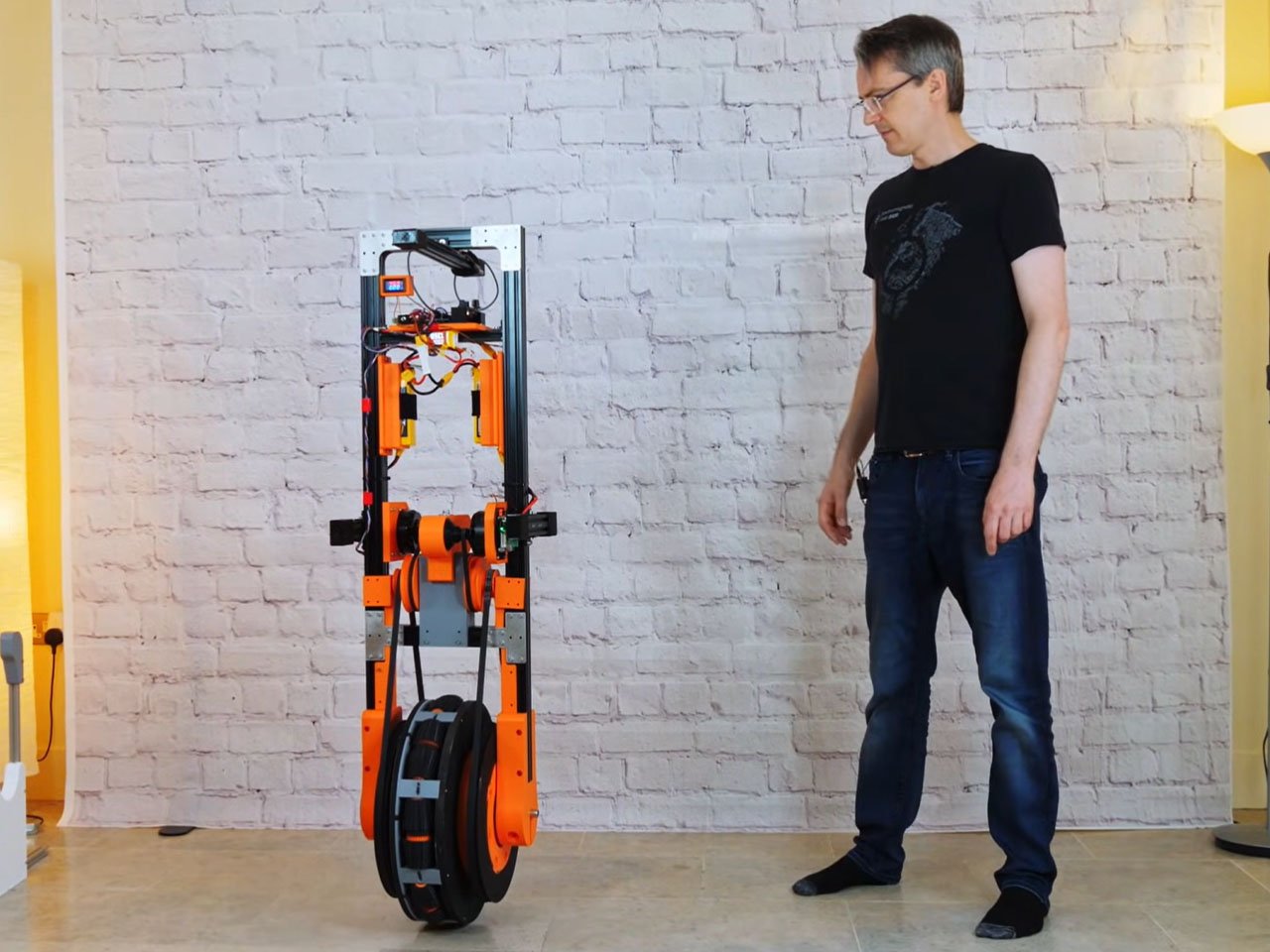 James Bruton one wheel robot DIY 6 - plare.