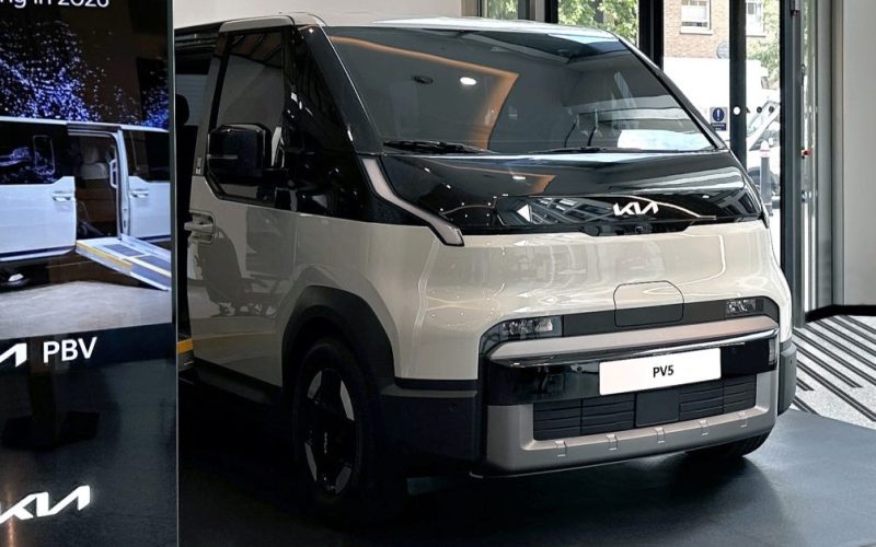 Kia PV5 WAV EV van - plare.