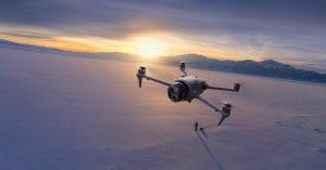 Le DJI Mavic 4 Pro est désormais disponible, mais les acheteurs américains restent sur le tarmac