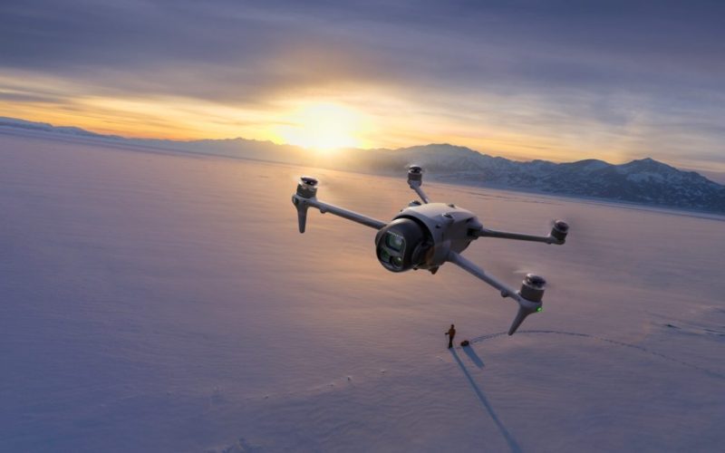 Le DJI Mavic 4 Pro est désormais disponible, mais les acheteurs américains restent sur le tarmac