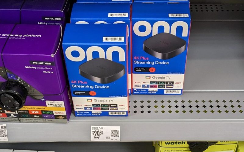 Le Onn 4K Plus de Walmart avec Google TV arrive en magasin, offrant une expérience de streaming abordable avec USB-C