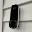 L'ecobee Smart Doorbell Camera est désormais compatible avec Google Home, offrant une intégration transparente pour votre maison connectée. Cette caméra de sonnette intelligente, au prix de 159,99 $ (environ 149 €), (amazon.com) offre une résolution 1080p, une vision nocturne jusqu'à 9 m et une détection avancée des personnes et des colis. Elle est compatible avec Apple HomeKit et Amazon Alexa, (9to5mac.com) et permet de répondre à la porte depuis n'importe quel appareil connecté.