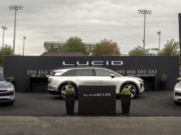 Lucid orders Tesla owners - plare.