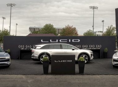 Lucid orders Tesla owners - plare.
