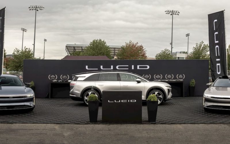 Lucid orders Tesla owners - plare.