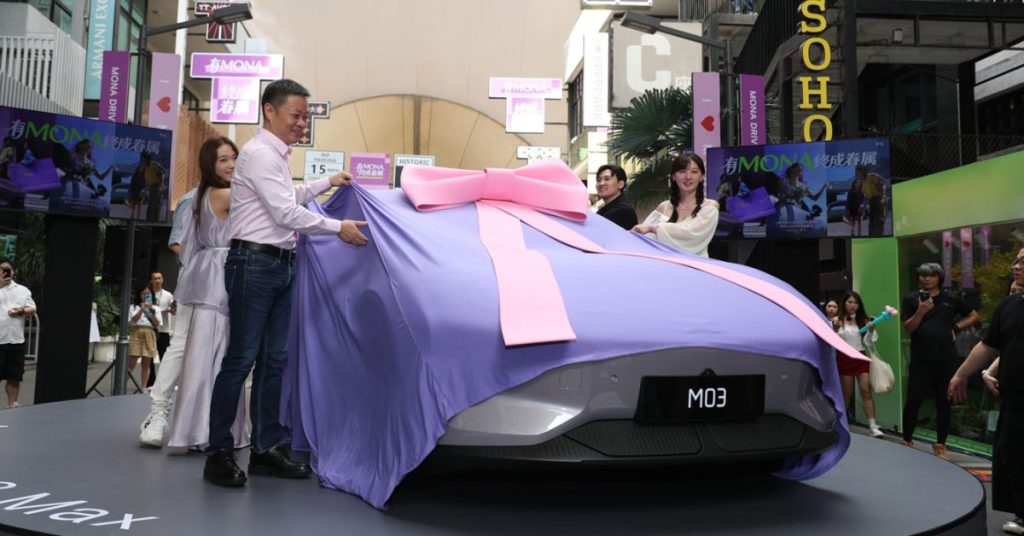XPENG dévoile la MONA M03 Max, une berline électrique haut de gamme avec conduite autonome avancée