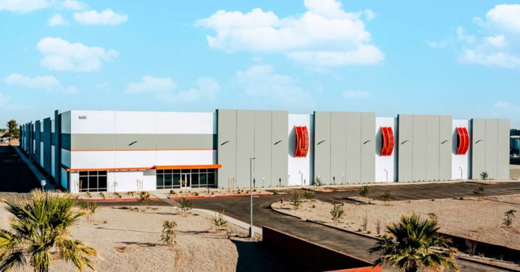 Meyer Burger ferme sa fabrique solaire aux États-Unis et licencie 282 employés : impacts sur l’industrie photovoltaïque.