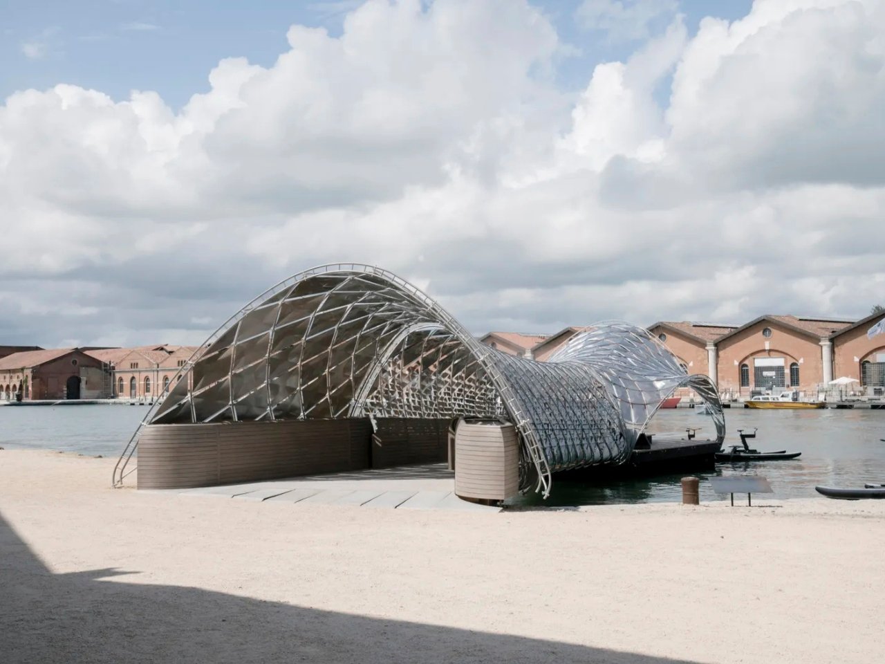 Porsche sassocie a la Fondation Norman Foster La Renaissance - plare.