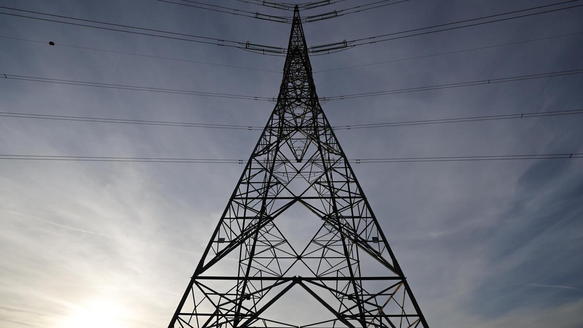 Portugal apunta como causa del apagon electrico a la gestion del sistema y la red en Espana y no a l - plare.