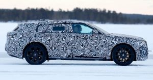 Range Rovers mid size electric SUV - plare.