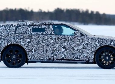 Range Rovers mid size electric SUV - plare.