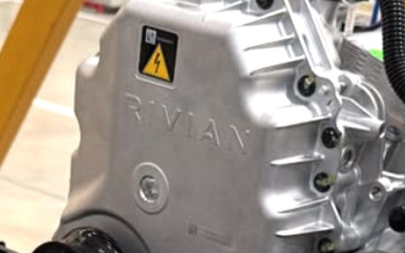 Rivian R2 Maximus CU - plare.