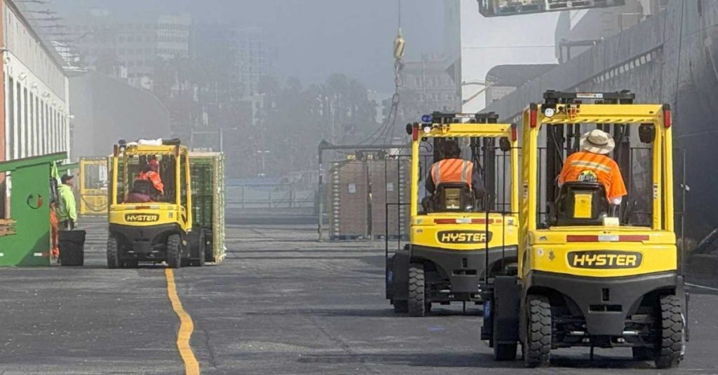 Ce terminal du port de Los Angeles abandonne les chariots élévateurs à propane pour des modèles électriques respectueux de l’environnement