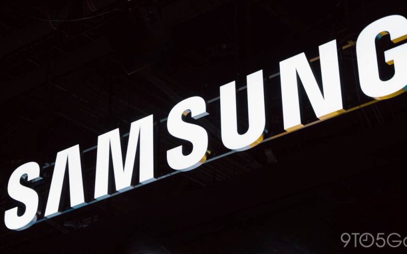 Samsung, leader mondial des puces mémoire, annonce une hausse de 15 à 20 % des prix de ses DRAM et NAND Flash pour le troisième trimestre 2024, en réponse à la demande accrue liée à l'intelligence artificielle. (trendforce.com) Cette augmentation devrait améliorer les performances de l'entreprise au second semestre de l'année. Les clients, tels que Xiaomi, Oppo et Google, ont accepté ces nouveaux tarifs, anticipant une hausse des ventes de smartphones, notamment sur les marchés internationaux. (kedglobal.com)