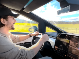 Tesla Cybertruck interior - plare.
