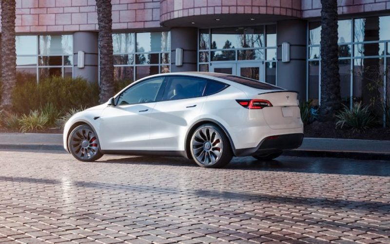 Tesla Model Y Hero 2023 - plare.